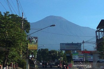 Kegempaan fluktuatif, Gunung Slamet masih berstatus waspada