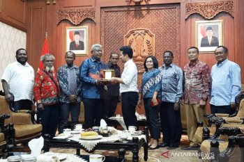 Wabup Mimika jamin keamanan pengungsi asal Jatim
