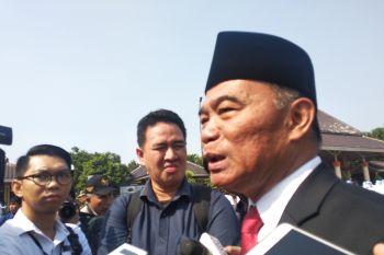 Eka Kurniawan  tolak penghargaan Maestro Seni, Mendikbud tak masalah