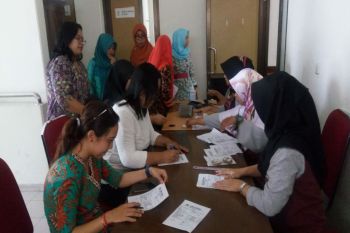 Puluhan perempuan periksa IVA gratis di PMI Sleman