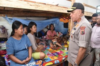 Kapolda Papua kunjungi pengungsi, siap bantu yang ingin kembali ke Wamena