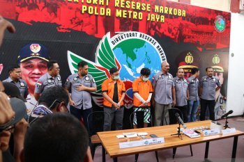 Artis Rifat diamankan bersama seorang wanita di sebuah rumah