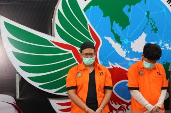 Artis Rifat mengaku sudah satu tahun konsumsi  ganja