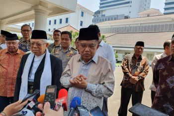 Jelang pelantikan, Ma'ruf Amin salat Jumat di Istana Wapres