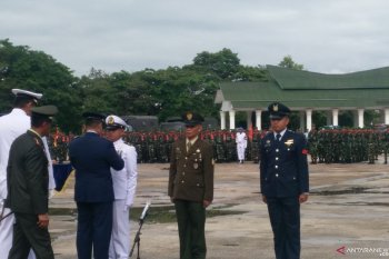 Lokasi upacara HUT TNI di Kendari diguyur hujan