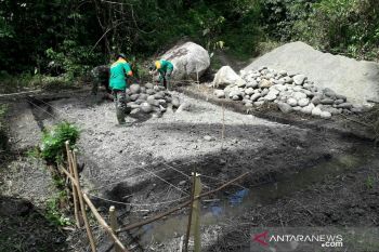 Satgas TMMD mulai bangun kantor tiga pilar di desa Ogoalas