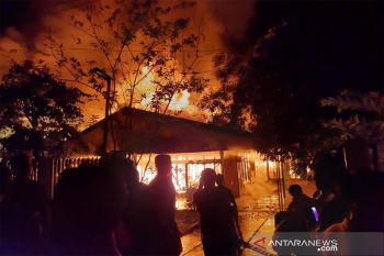 Dua buah rumah di Muara Teweh  terbakar
