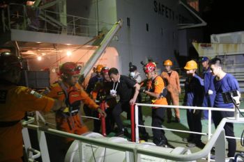 Tim SAR evakuasi anak buah kapal kargo berbendara Panama