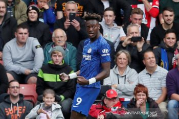 Abraham dan Aguero pimpin top skor Liga Inggris