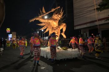 Rayakan HUT Kota Yogyakarta, ribuan wayang kapi-kapi beraksi di Tugu Yogyakarta