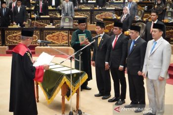 Pimpinan DPRD Riau periode 2019-2024 resmi dilantik