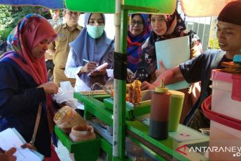 Pemkot Palu awasi produk makanan disejumlah sekolah di Palu