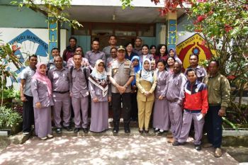 Kapolda Papua memantau langsung aktivitas belajar mengajar di Wamena