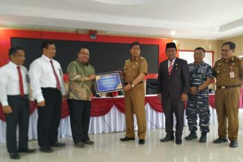 Bupati Banggai terima penghargaan Menkeu