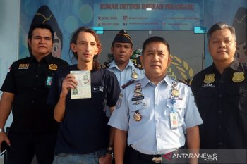 Indonesia mendeportasi turis "backpacker" Inggris
