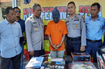 Guru SD ditangkap karena jadi kurir narkoba