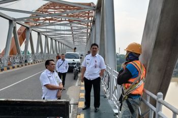 Kadis PUPR Kalteng pastikan tak ada kerusakan di Jembatan Kahayan
