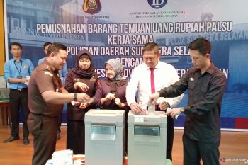 6.900 lembar uang palsu dimusnahkan