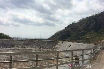 Embung Nglanggeran Gunung Kidul mengering akibat kemarau