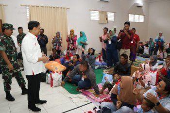 Menkopolkam kunjungi pengungsi Wamena di Jayapura