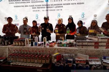Bea Cukai Kediri musnahkan ribuan barang sitaan (Video)
