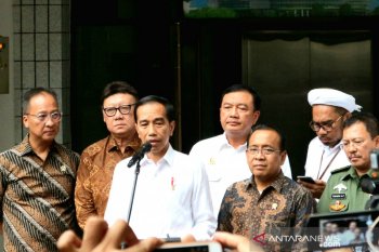 Mendagri: Wiranto sudah bisa salaman