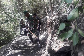 Satgas TMMD rintis jalan baru di Desa Ogoalas