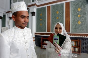 Kartu Nikah Pasangan Suami Istri