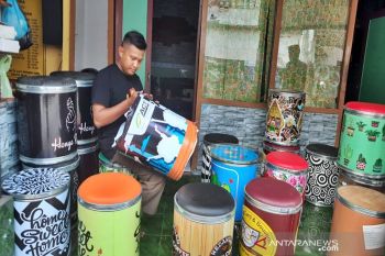 Kerajinan kursi limbah tong makin diminati di Solo