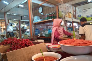 Pasokan kurang, harga cabai rawit naik di pasar raya Padang