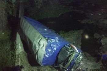 Diduga rem blong truk 'nyungsep' ke Kaliakar