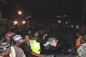 Korban mobil tertimpa pohon di Situbondo jadi empat orang