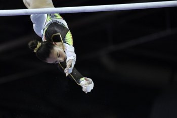 Nina Derwael, Max Whitlock sabet emas senam dunia