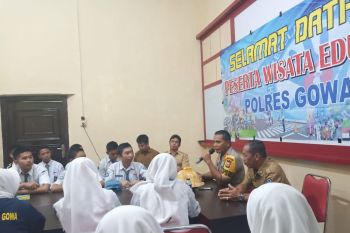 Puluhan pelajar SMKN 01 lakukan wisata edukasi di Polres Gowa