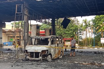 Plat nomor mobil yang terbakar di SPBU Setu diduga palsu