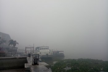 Jarak pandang tak sampai 50 meter, aktivitas kapal di Sungai Musi dihentikan sementara