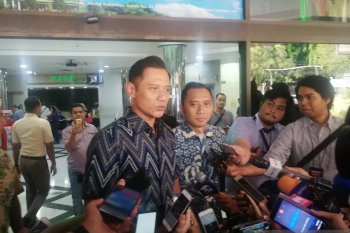SBY, AHY dan Ibas jenguk Wiranto di RSPAD