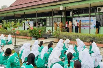 Pelajar Kotim serentak minum obat kaki gajah