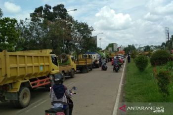 Suplai distribusi barang terganggu karena akses Jembatan Kapuas II ditutup