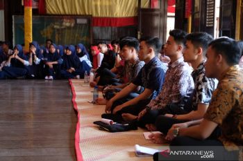 Siswa belajar di Museum Balla Lompoa untuk lestarikan kebudayaan Gowa