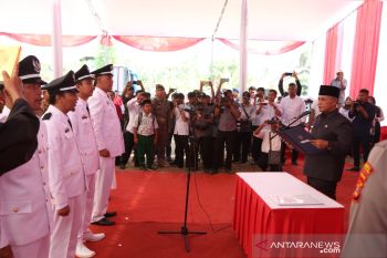 Nanang lantik empat kepala desa di Kecamatan Candipuro