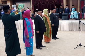Nilam Sari , perempuan pertama resmi jabat Ketua DPRD Sulteng