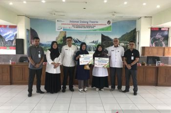 Penyerahan santunan dan sosialisasi BPJS-TK bagi warga Limapuluh Kota