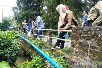 Pemasangan pipa PDAM bagi masyarakat berpenghasilan rendah, berikut tarifnya