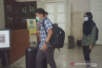 KPK bawa satu koper dari ruang kerja  Bupati Indramayu