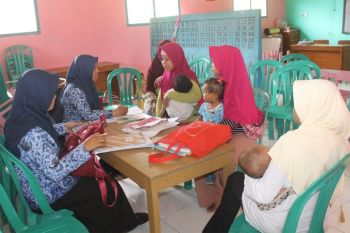 Warga Desa Cilibang terima penguluhan gizi buruk