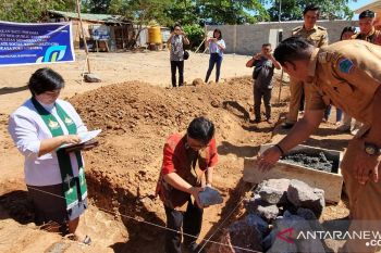 Bandara Samrat bangun MCK Pantai Pulisan dukung sektor pariwisata