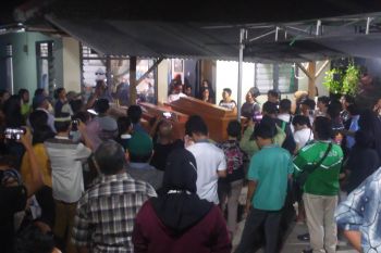 Isak tangis sambut kedatangan empat jenazah korban kecelakaan JTTS