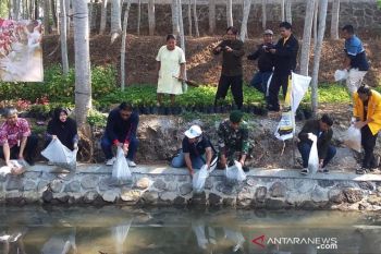 Dinas Pertanian Kota Magelang tebar ikan di perairan umum
