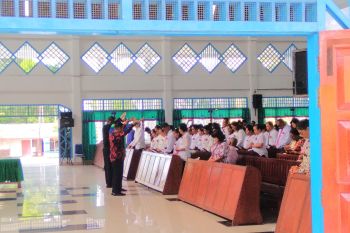 56 siswa sekolah Alkitab malam Biak Numfor mulai bantu pelayanan gereja